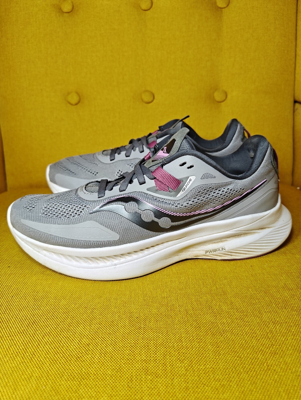Saucony Guide 15 Saucony Athletic Running Shoes White Women's Sneakers Size 9